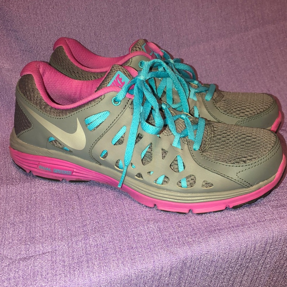 Barely used Nike Womens Dual Fusion Run 2 599564-002 Gray Running Shoes Size 8